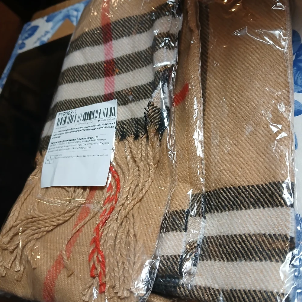 Burberrys Wallet With Scarf